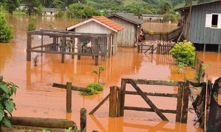 Chuvas intensas isolam Goioxim e deixam famílias desabrigadas