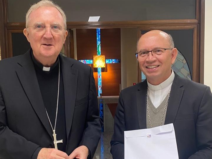 Dom Amilton entrega ao Vaticano pedido de reconhecimento da Padroeira Nossa Senhora de Belém